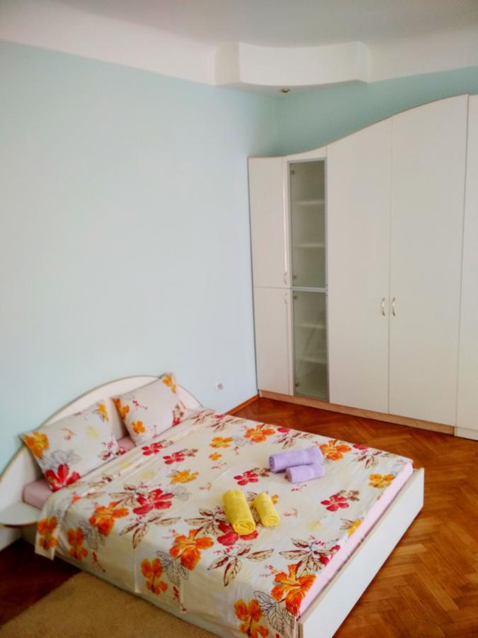 Apartments On Valova 25 Lviv Kültér fotó