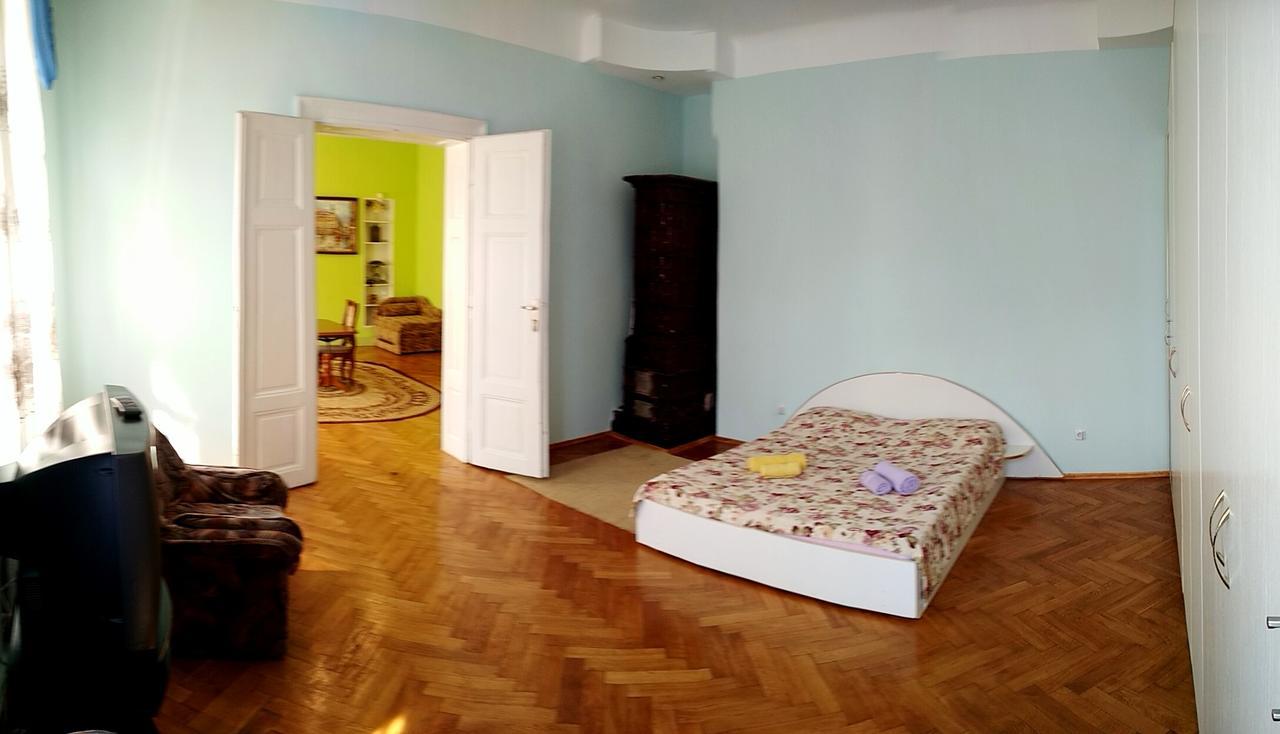 Apartments On Valova 25 Lviv Kültér fotó